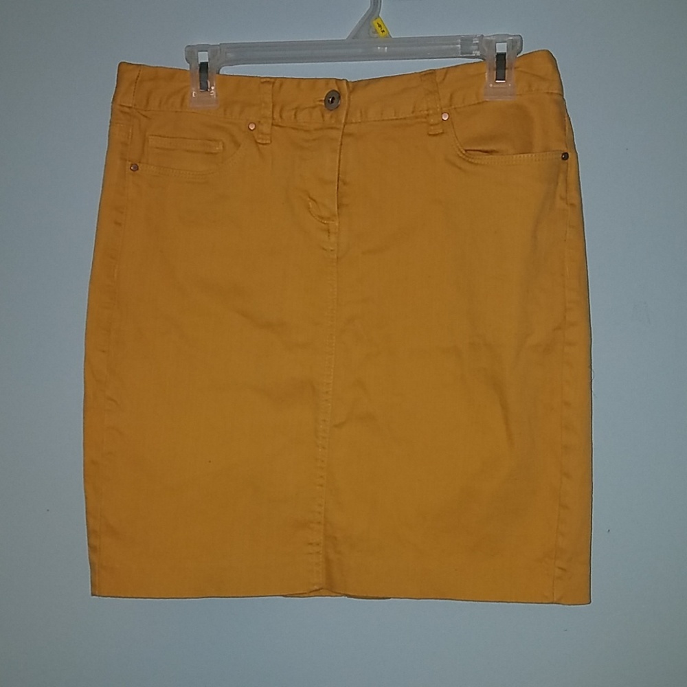 Mustard yellow skirt